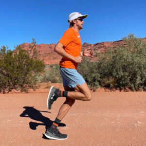 ヘイデン・ホークスはユタ州セントジョージ出身で、2016年頃から山岳ランニングとウルトラランニングにのめり込みました