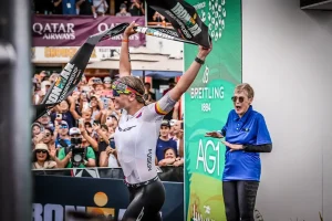 IRONMAN®世界選手権2025でPF&Hサポート選手のソルヴェイグ・ ロヴセス選手が初舞台で優勝！
